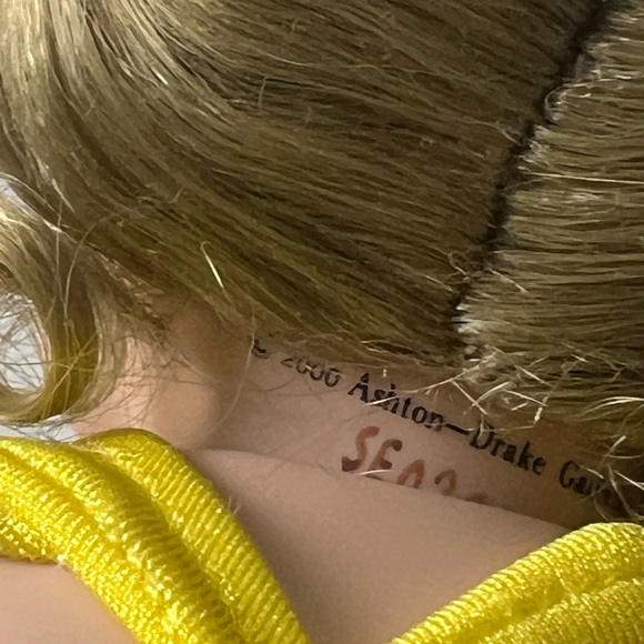 Summer Lovin Tweety Ashton Drake Porcelain Doll with Tweety Bird - Picture 9 of 13